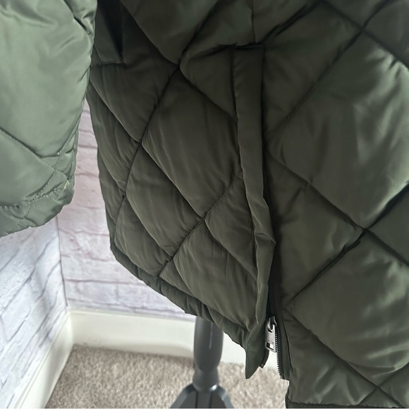 Levi's
Women's Hooded Anorak Puffer Coat - Picture 7 of 13